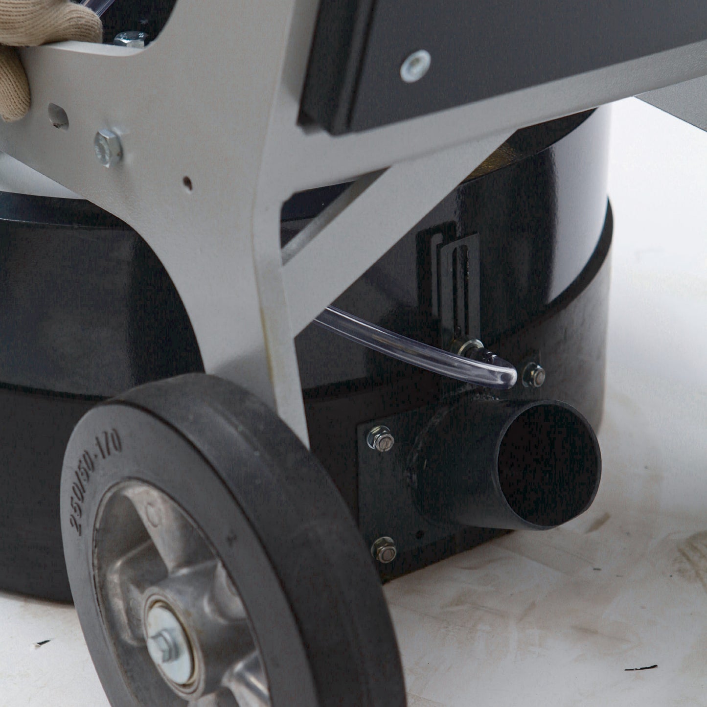 DSM530S Schwamborn Planetary Concrete Floor Grinder.
7.5KW motor, grind pressure 165Kg, 15L Water Tank, Diamond Floating Device, Speed 400-1200 RPM, Floating Dust Shroud, Multi position Handle