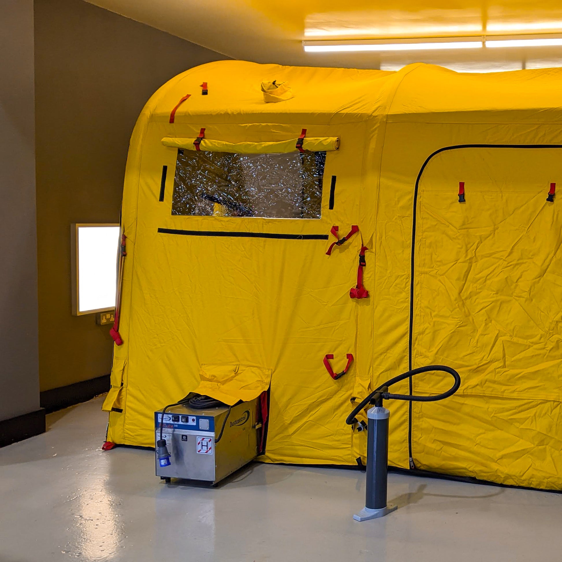 SafeHIVE Dust Containment Workzone. Includes Carry Bag, Manual Pump, 4 – All Preparation Equipment