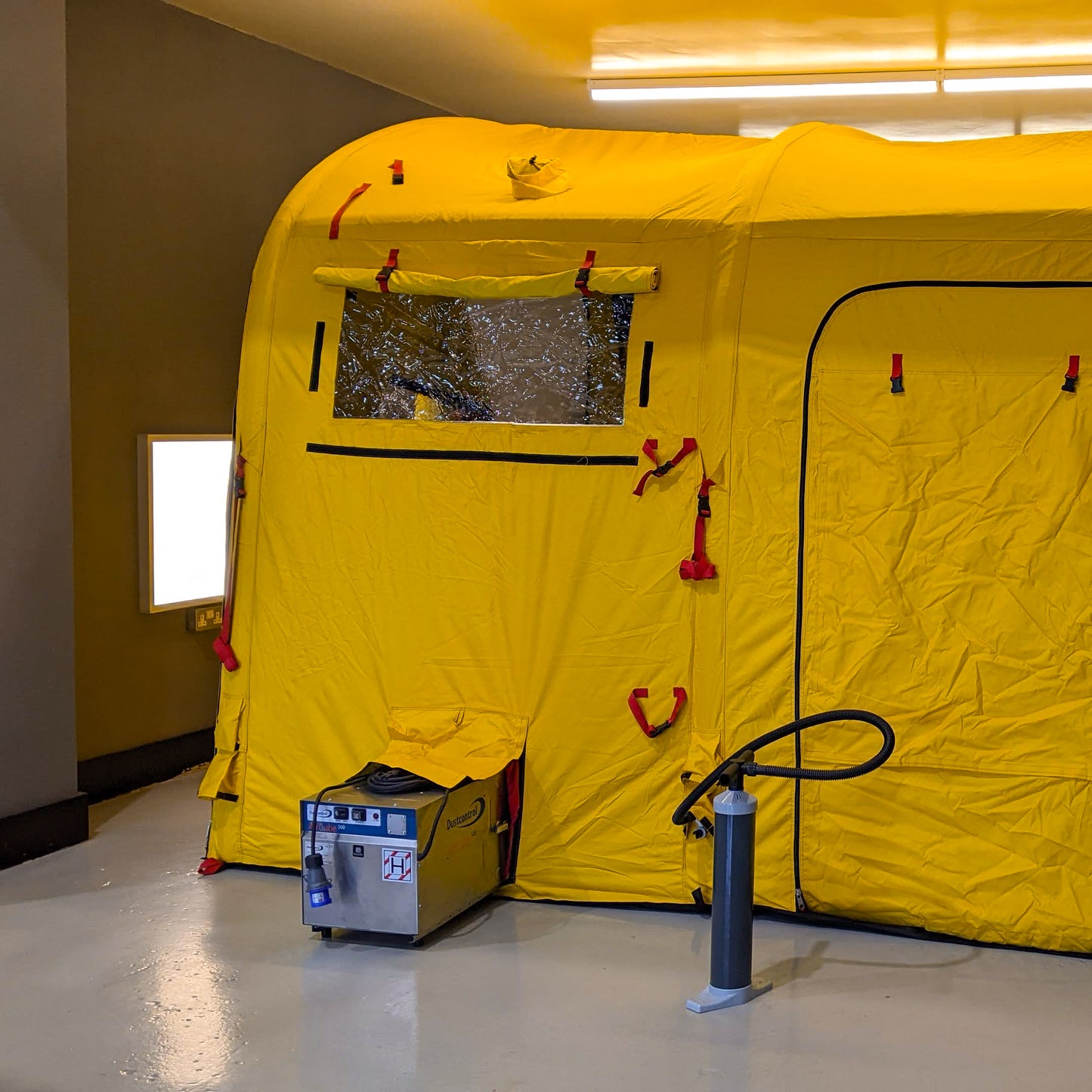 SafeHIVE Dust Containment Workzone. Includes Carry Bag, Manual Pump, 4x Sandbags Weights), Lightweight Stack Trolley for easy transport